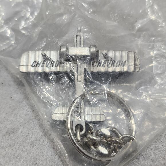 Chevron Bi-Plane Pewter Aviation Key Chain Silver Tone Advertisement Promo NIP - Picture 2 of 7